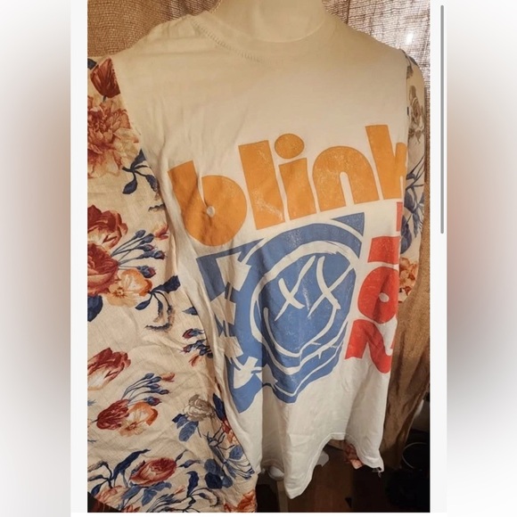 Blink 182 Upcycled T-Shirt Women Large - Picture 1 of 1